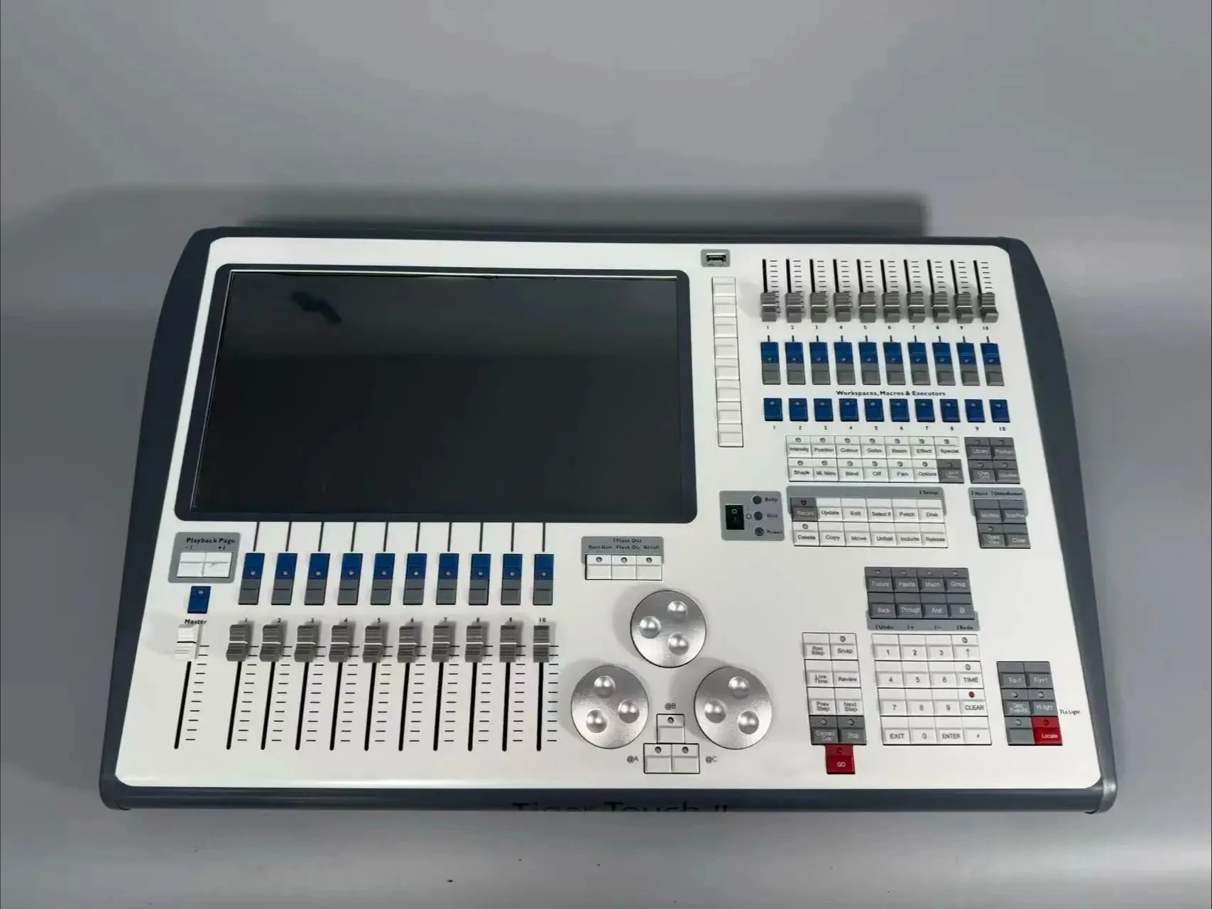 Titan V17.1 v18.0 Tiger Touch 2 DMX512 Controller Disco Professional DJ Console for Moving Head Light Stage Washer Control