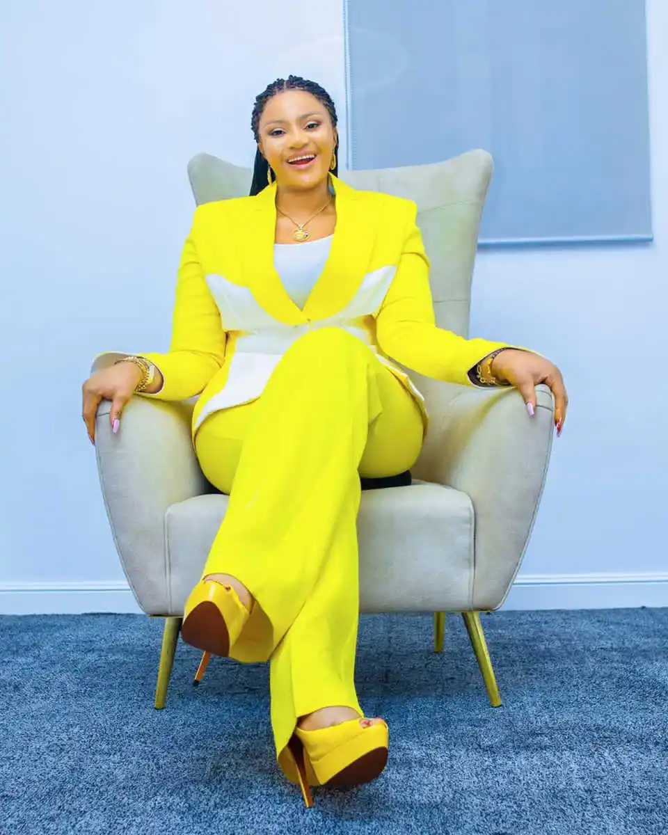 Trajes de pantalones de mujer de color amarillo brillante, ropa Formal de manga larga de talla grande, chaqueta personalizada para fiesta de graduación y cumpleaños, 2 piezas