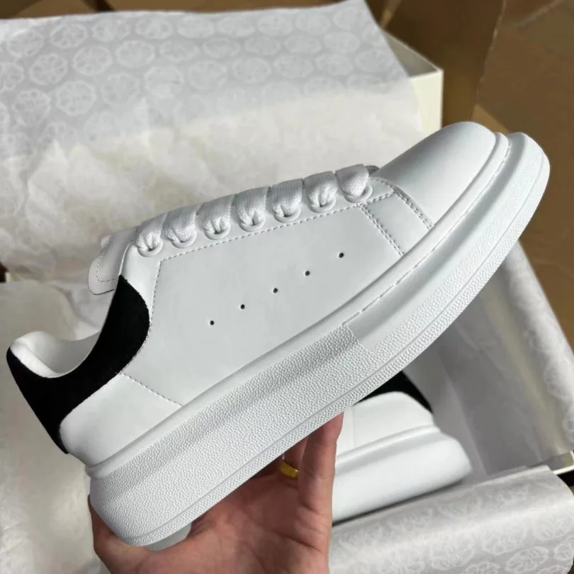 

Korean Style Black-Heel White Platform Shoes - Height-Boosting Daily Commute Sneakers