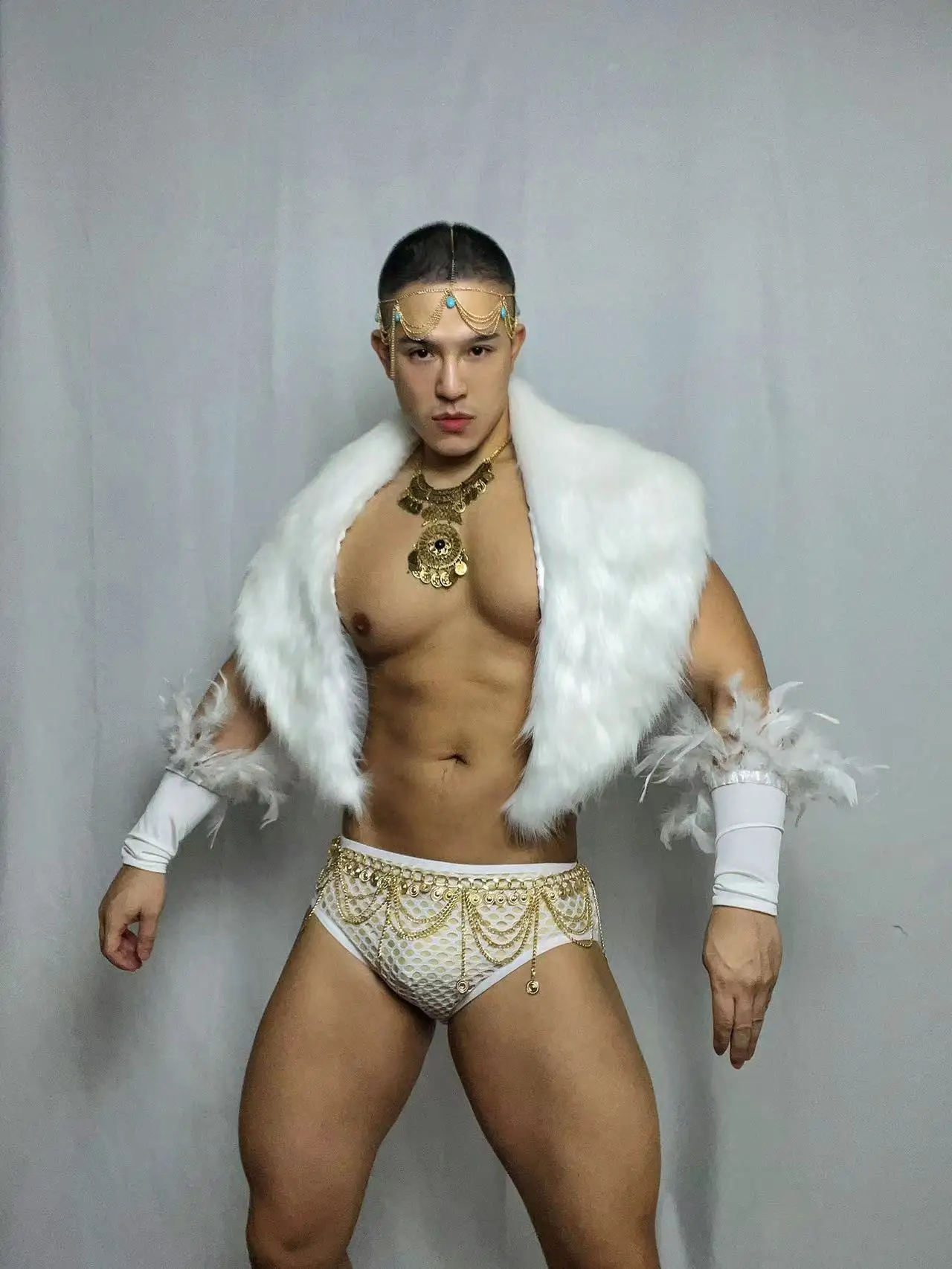 Sexy Pole Dance Costume For Male Fur Coat Triangle Shorts Nightclub Dj Ds Clubwear Muscle Man Gogo Dance Stage Outfit yj980