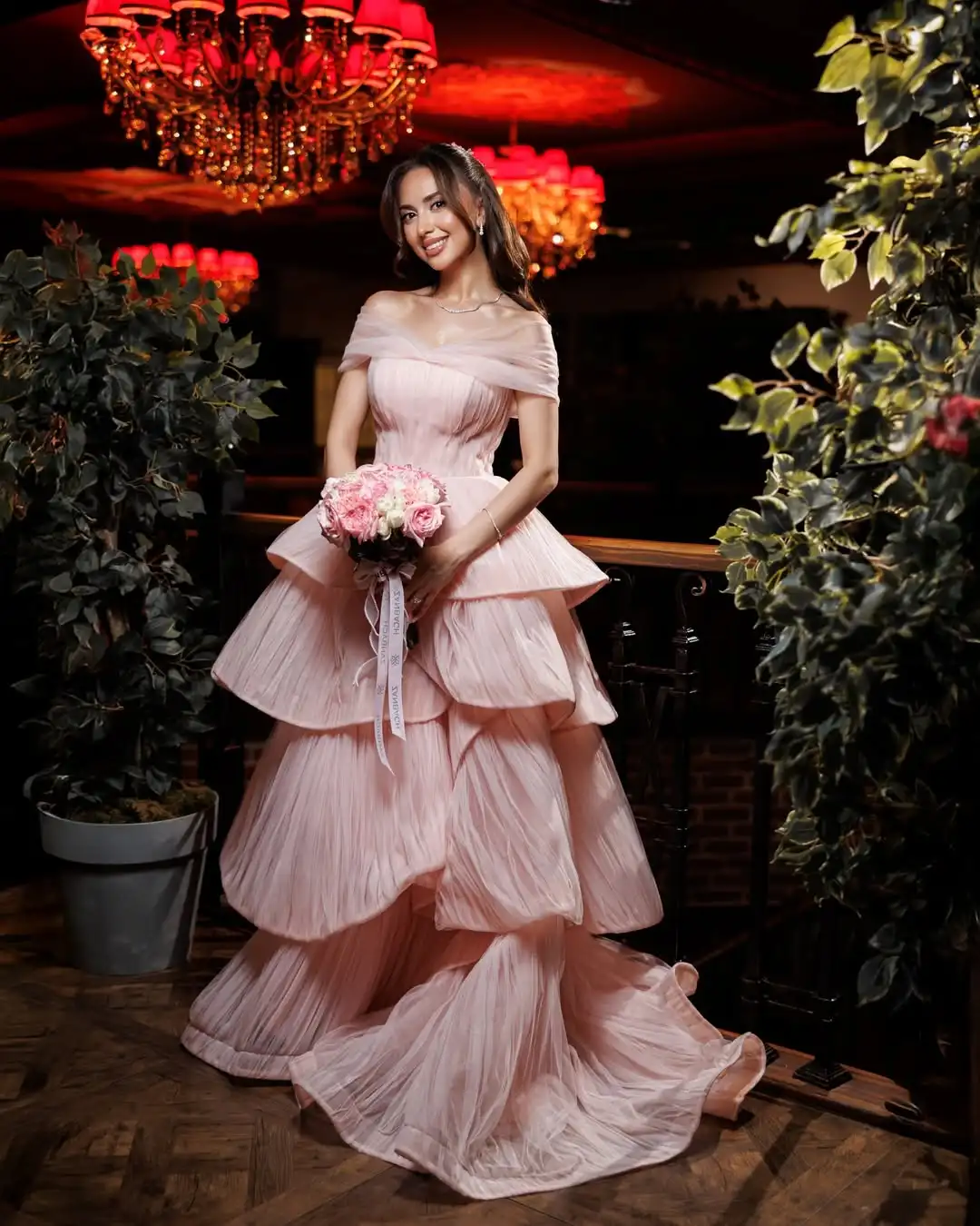 

Romantic Princess Trend Ball Gown Off Shoulder Tiered Ruffle Detail Tulle Fabric Evening Gown Wedding Banquet Formal Party Event
