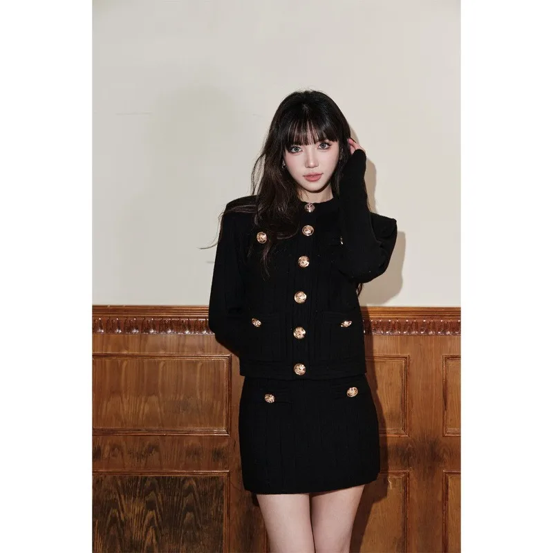 Gold round buckle small fragrant knitted suit high-end rich daughter thin skirt two-piece set women's hip skirt