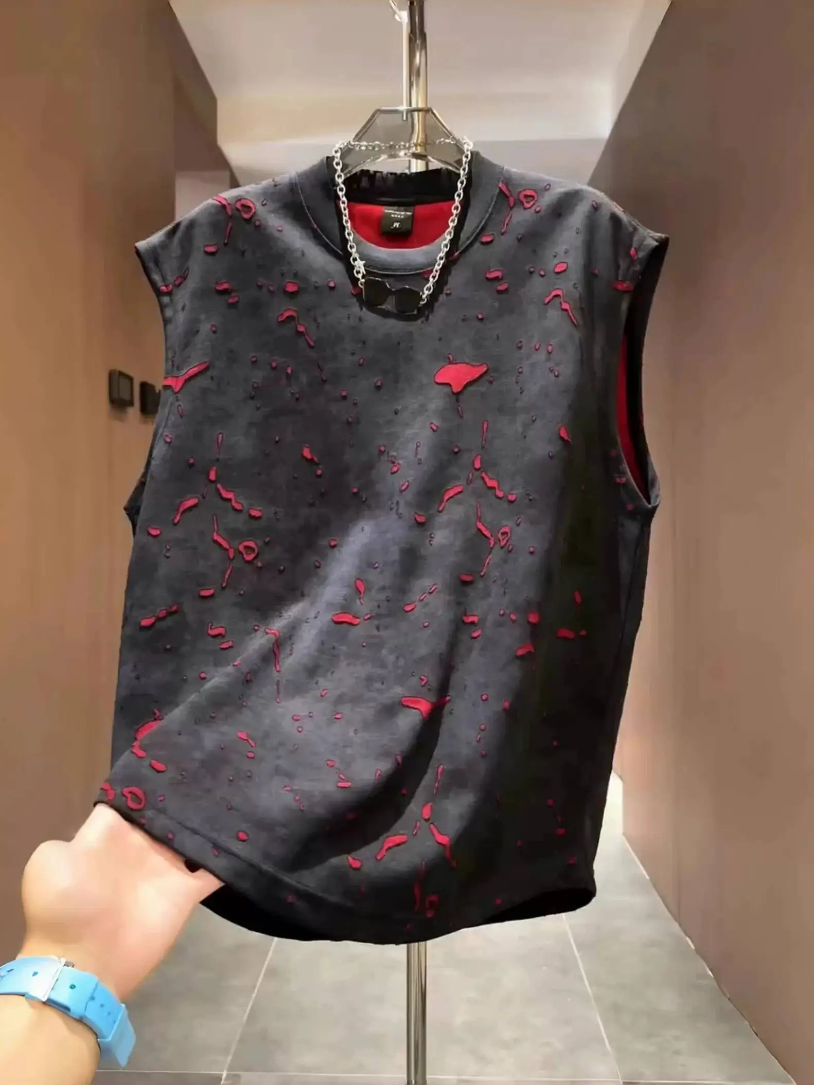 

2026 Summer Men Round Neck Sleeveless Tank Top Burnout Ripped Design Trendy Versatile Sports Vest T shirt