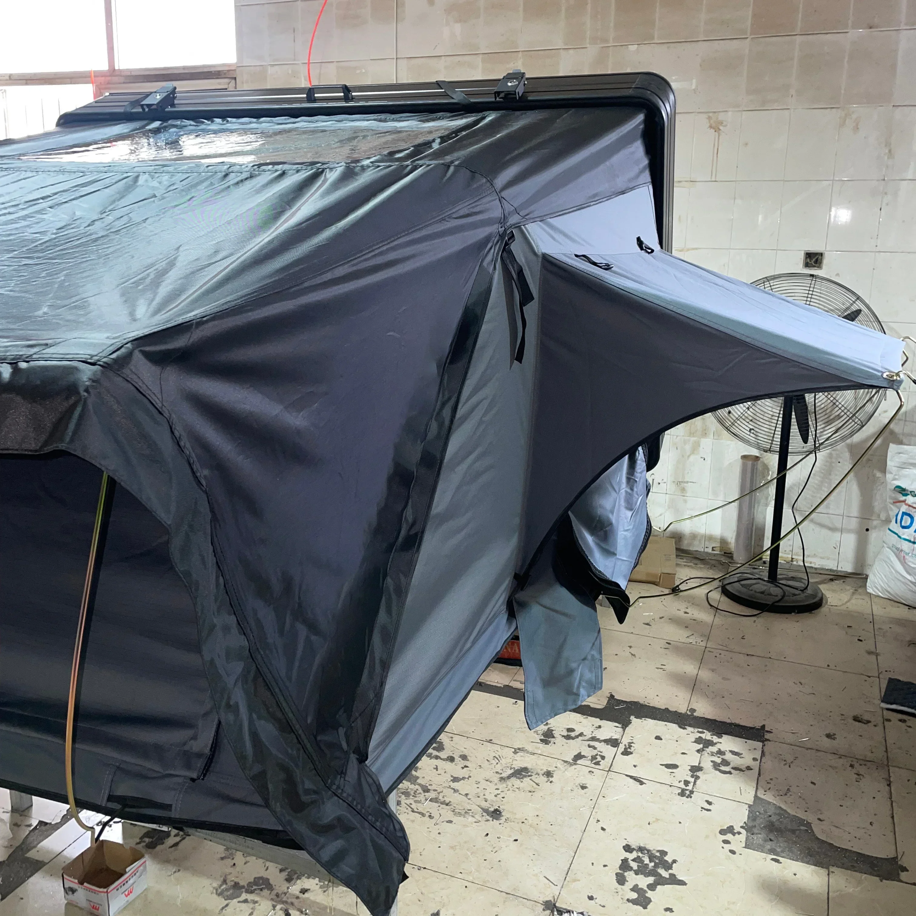Big Size 3-4 Person Rooftop Tent Aluminum Roof Tent Top Hard Shell Outdoor Camping Roof Top Hard Shell Car Tent
