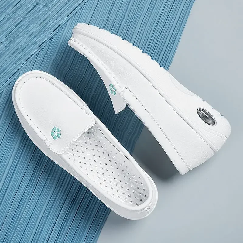 أحذية ممرضة نسائية بنعل ناعم مع وسادة هوائية، نعل سميك غير قابل للانزلاق، أحذية رياضية للعمل لمدرب المستشفى، سحب بخطوة واحدة