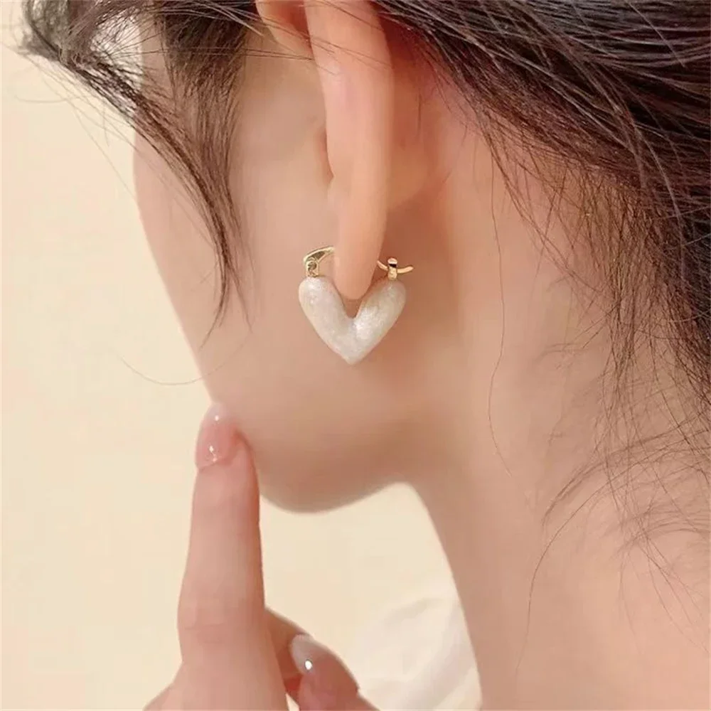 New Trendy Heart Stud Earrings for Women Korean Elegant Light Luxury Love Dangle Earring Fashion Simple Drop Jewelry Girls Gifts