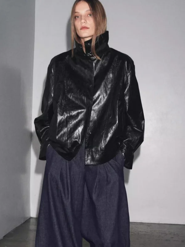 خريف 2025 معطف جايت نسائي أمريكي جديد بياقة عالية طيار أسود محايد Sle من الجلد فضفاض مناسب طويل Sve سحاب للإغلاق