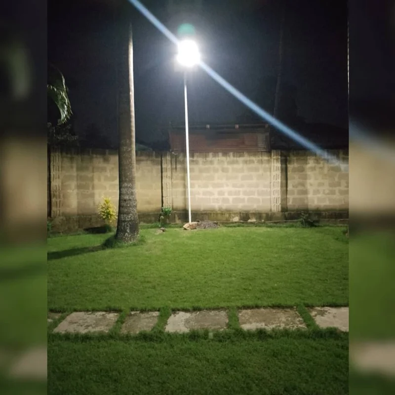 Sustainable 500W Solar Street Light with Smart Sensor for Constant Lighting in Areas with Unstable Power