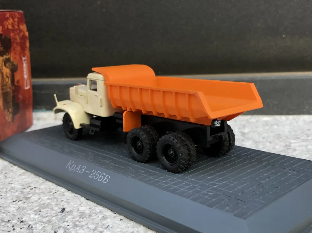 รถบรรทุกเทท้ายรัสเซีย KPA3-256 ขนาด 1/72 ทำจากโลหะ ของสะสมสำหรับเด็ก