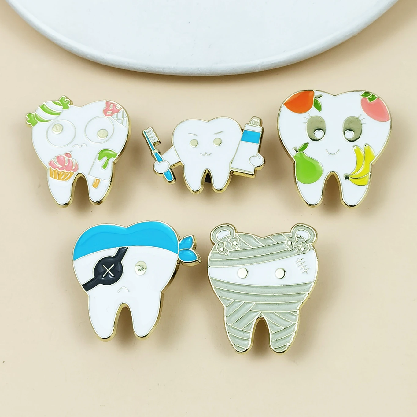 Cute Tooth Cartoon Lapel Pin Fun Quirky Metal Badge Student Backpack Clothing Fixed Accessory Cute Dental Theme Fashion Jewelry