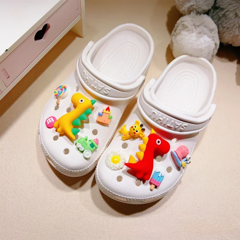 2024 Shoe Accessories Cute Cartoon Dinosaur Detachable Buckle Shoe Flower Украшения Zapatos Sandalias De Pvc Pines Metálicos