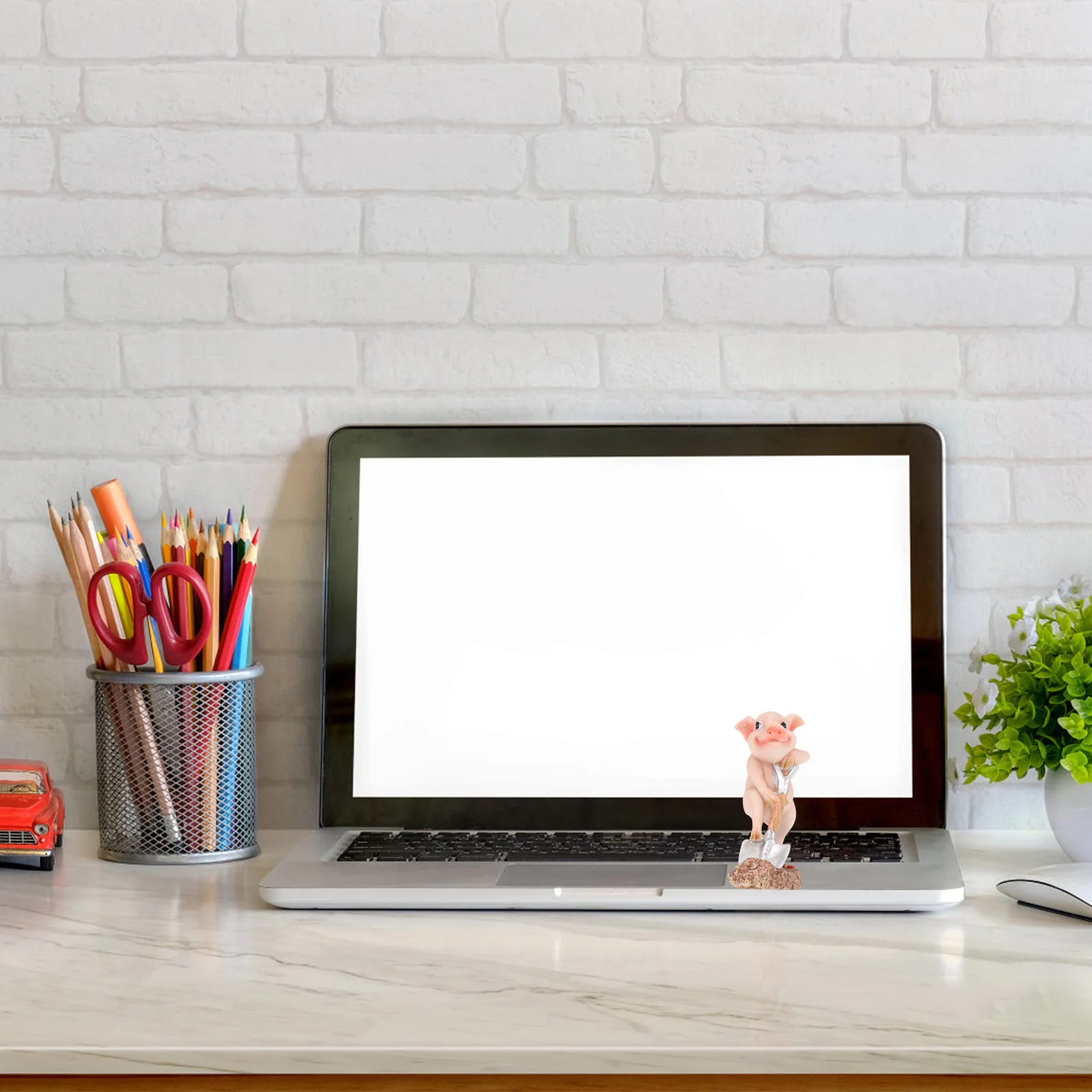 

Mini Pig Ornament Resin Lovely Cartoon Piggy Desktop Decoration Creative Piggy Landscape Decor Motivational Resin Pig Ornament