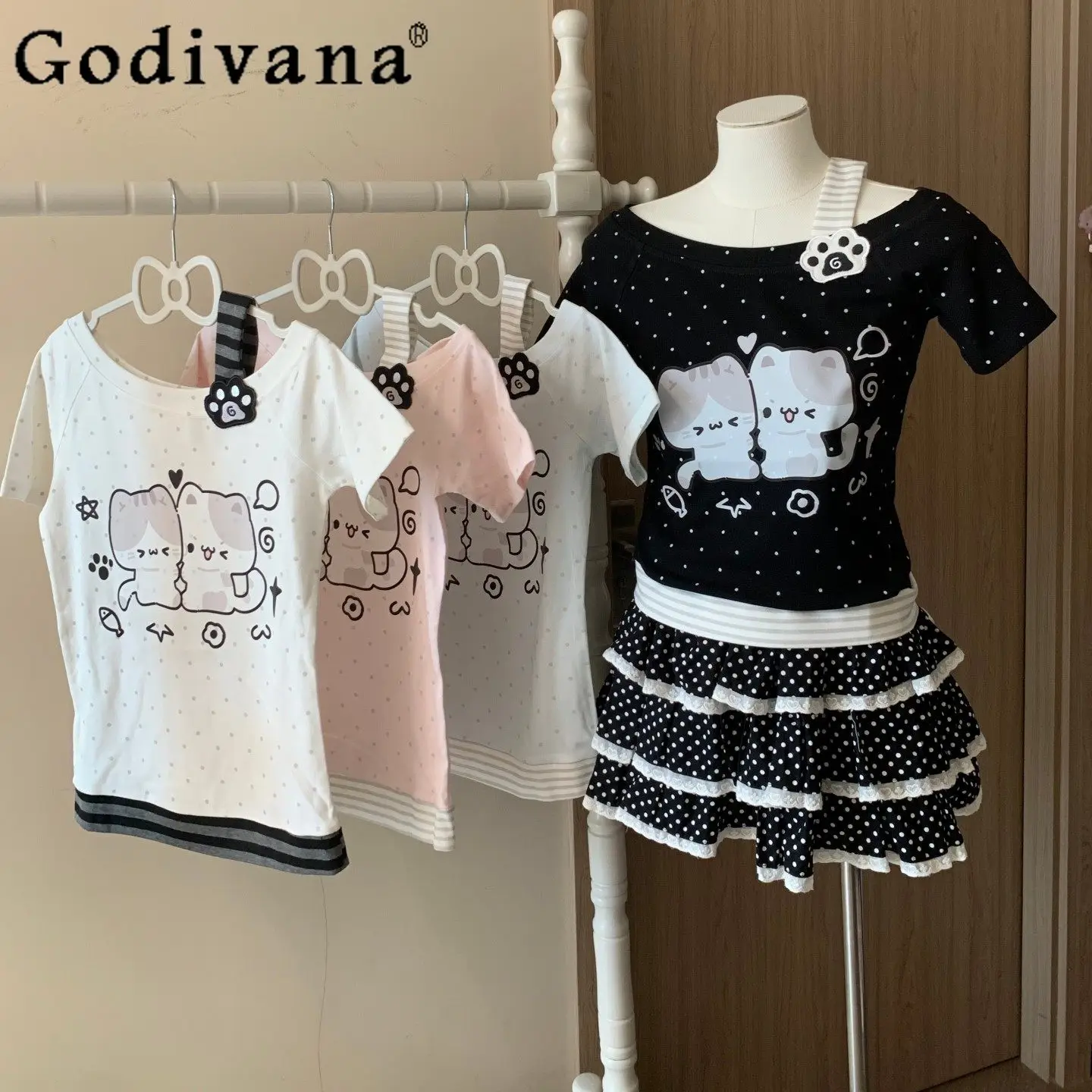 

Original Japanese Subculture Y2k Clothing Soft Girls Kawaii Cartoon Print Off-shoulder T-shirt Cake Skirt Denim Shorts Outfit