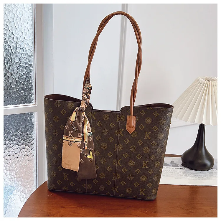 

2025 Fall Winter Luxe Tote Bag, Spacious Commuter Purse for Women, Elegant Crossbody Bag, Minimalist Day-to-Night Tote, Textured