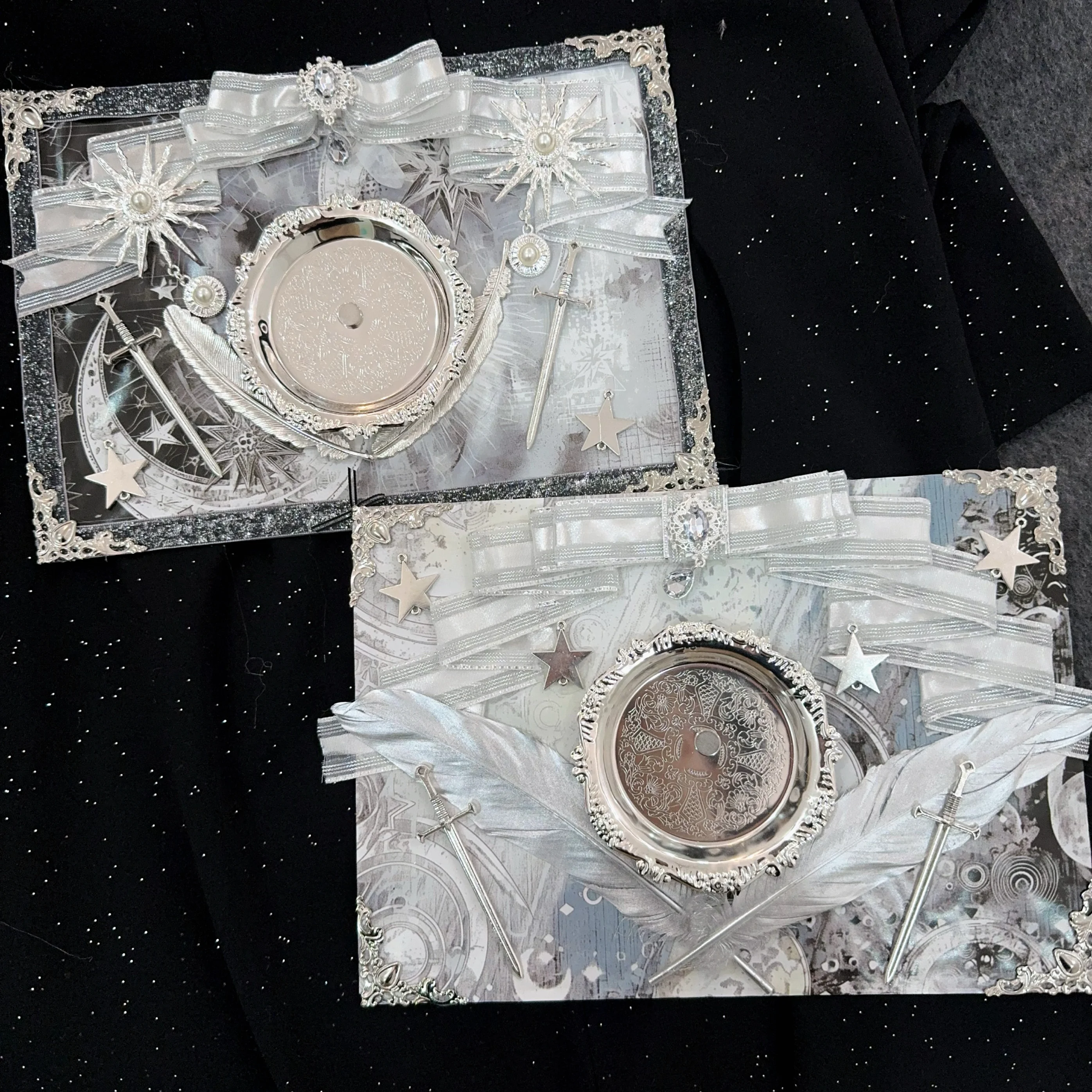 Luxury Dinner Plate Goods Display Silver Feather Lace Ita Bag Pin Badge Organizer Badge Display Board Cosplay Ita Bag Decoration