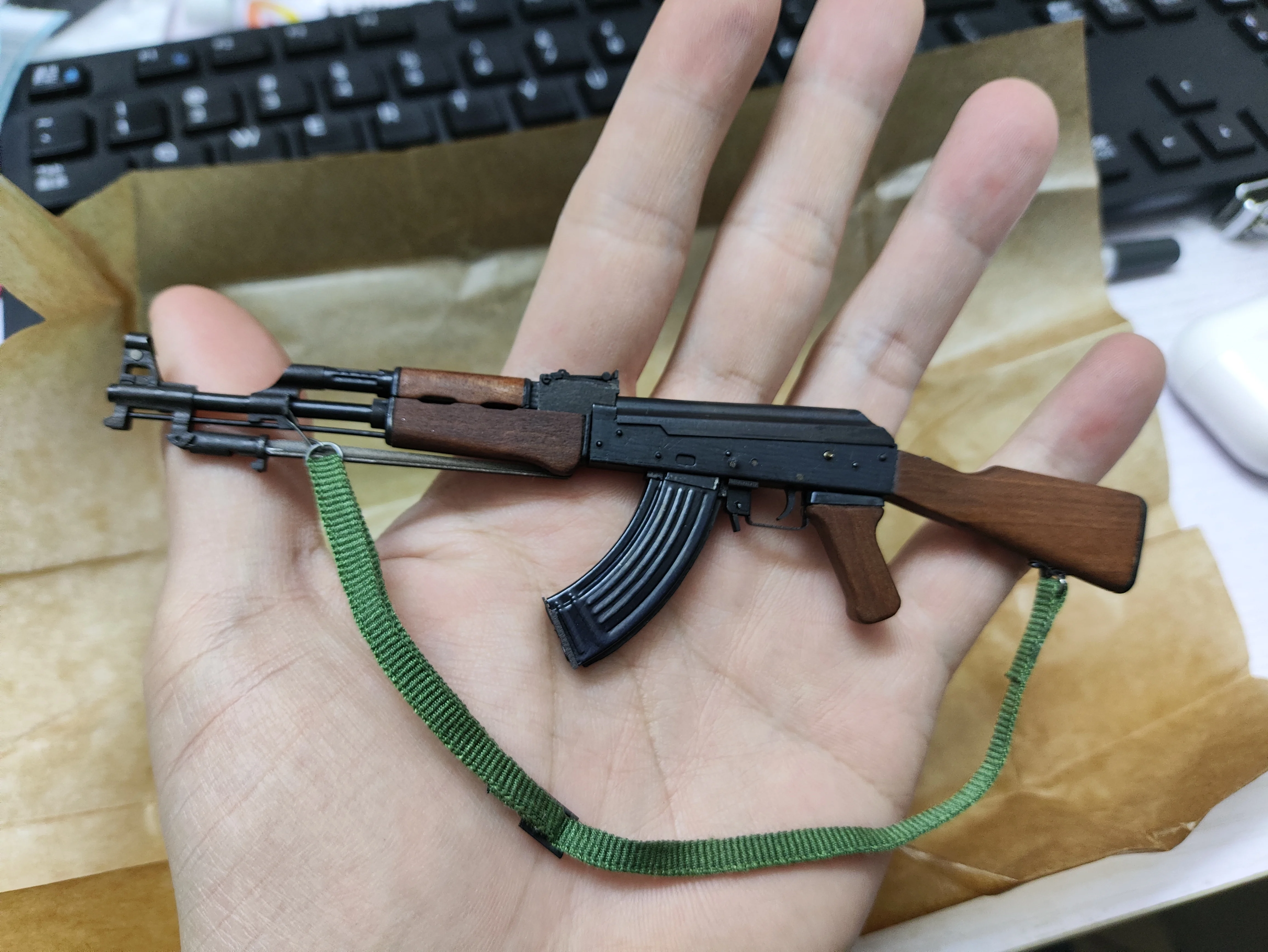 1/6 Handmade Mini Model Display Fully Disassembled Chinese Type 56 Submachine Gun Metal Solid Wood for 12 Inch Action Figure
