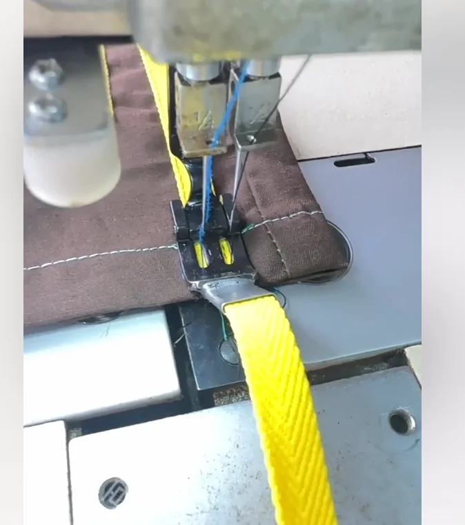 Double needle sewing car presser foot sticker   puller double  machine  webbing  465