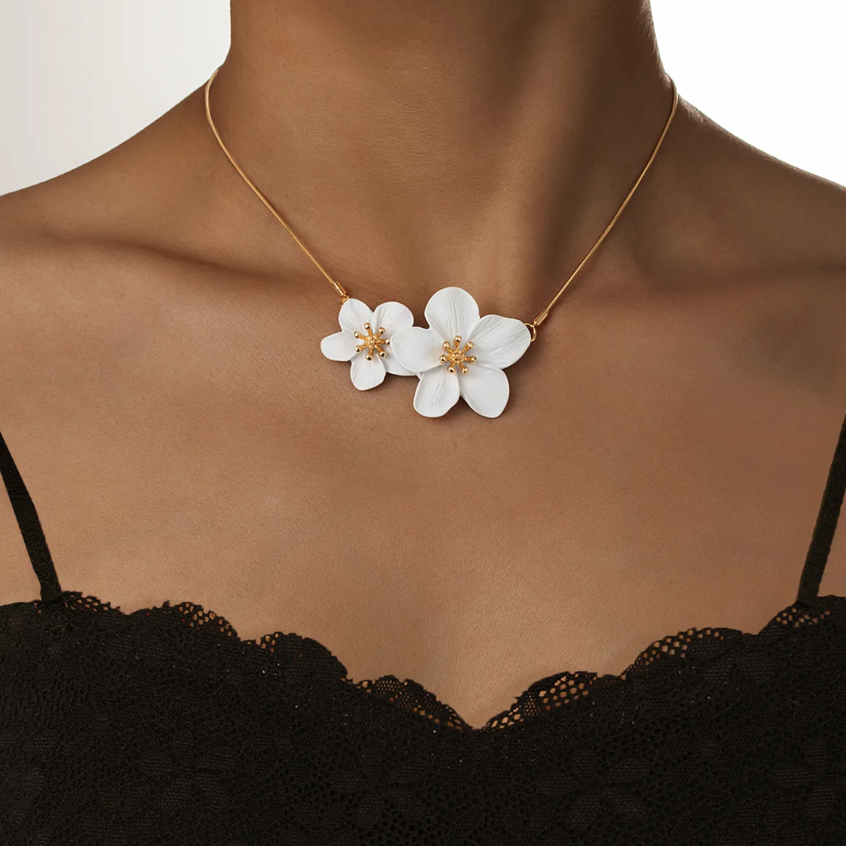

Exquisite Elegant Two Flower Pendant Necklace for Women Necklace Jewelry Suitable for Holiday Wedding