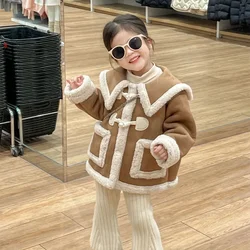 Chaqueta para niños, chaqueta coreana para niñas, piel y ante compuesta, hebilla de perla de una pieza con cuello de ante grueso, ropa para niños