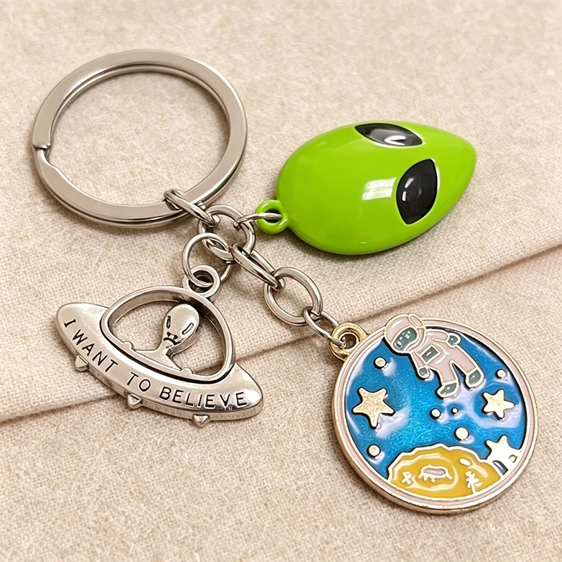 1 Piece UFO Planet Alien Rocket Astronaut Cosmic Exploration Green Enamel Mask Alloy Key Chain Fashion Keychain Men Accessories