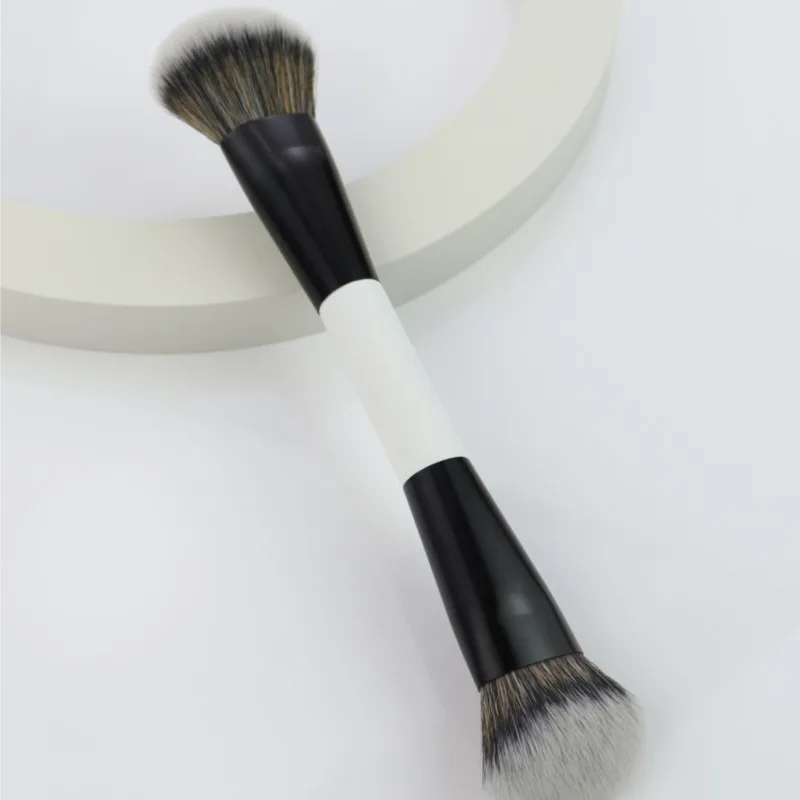 Set di pennelli per trucco a doppia faccia da 4 pezzi per fondotinta, contorno, miscelazione, evidenziazione, fard in polvere