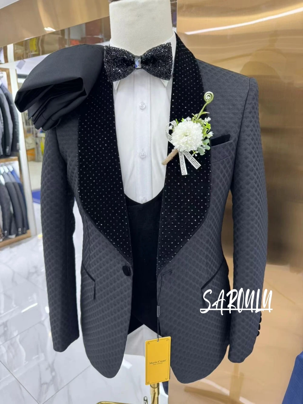 Hot Sale Chic Hot Fix Men's Suit Elegant Wedding Host Customized Groom Wear Luxurious Jacket Vest Pants Party Set In Stock