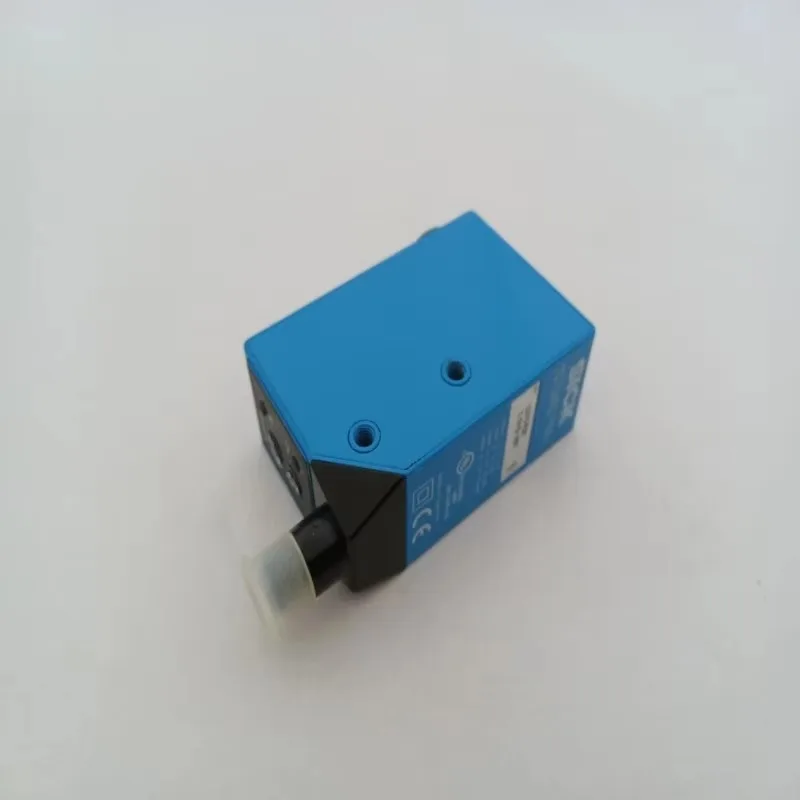 

Brand New Optical Luminescence Sensor LUT3-620 1015397 for Plc