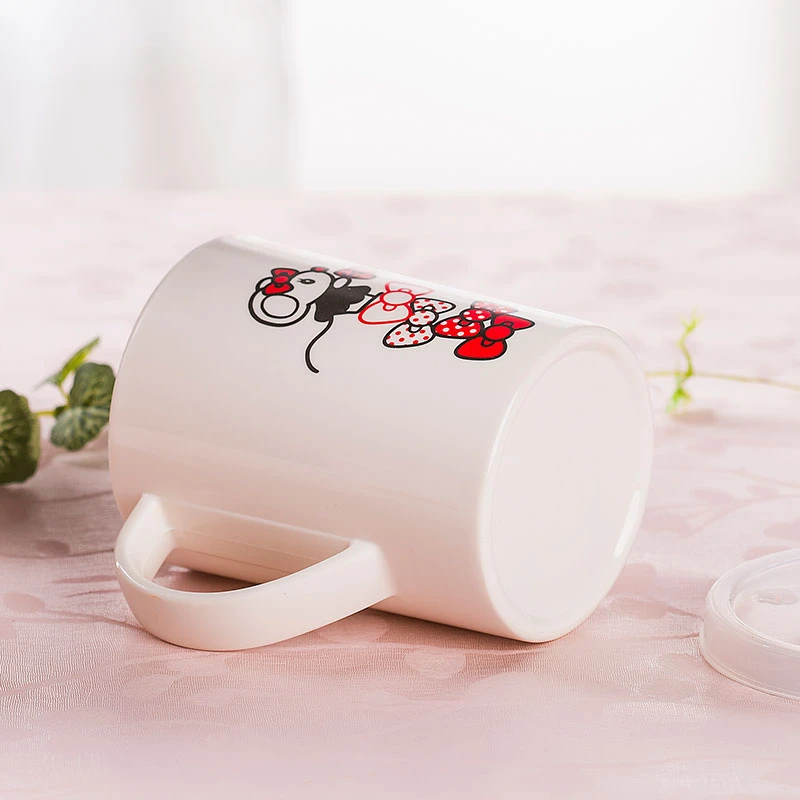 Sanrio neue Cartoon-Wasserbecher, Hello Kitty-Becher mit Deckel und Strohhalm, einsteckbare Kawaii-Becher, süße Milch-Kaffeetasse, Anti-Verbrühungs-Geschenk