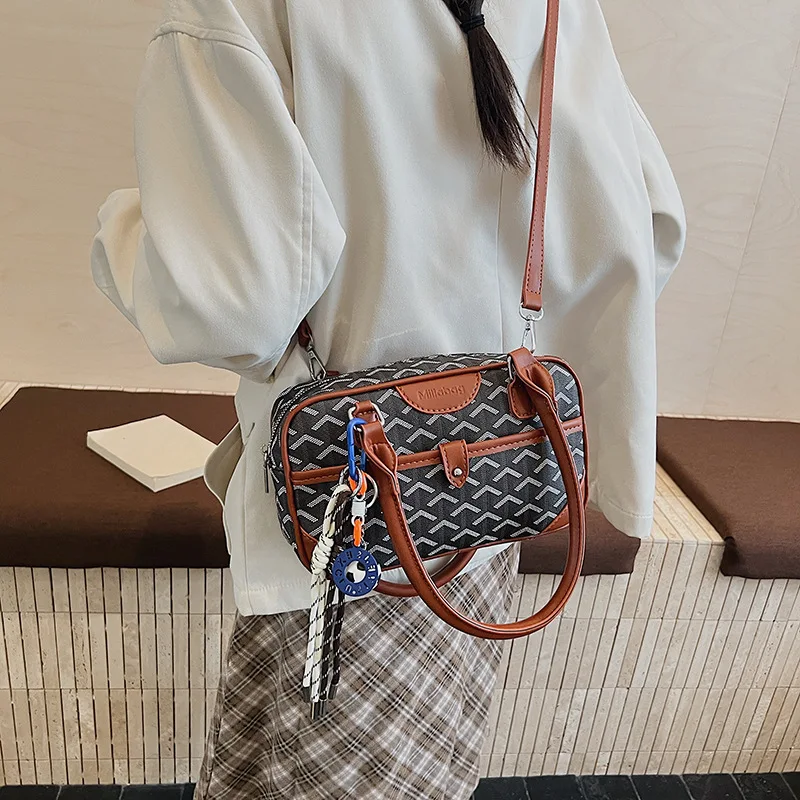 

Женская сумка для боулинга в корейском стиле 2025 года, регулируемый ремень через плечо, сумка через плечо, дизайнерская сумка для работы на выходные