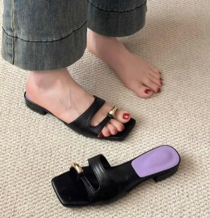 Sandalias de punta redonda para mujer, chanclas de cuero de moda de verano para mujer, zapatos de tacón medio, zapatillas deslizantes de talla grande, zapatos de tacon