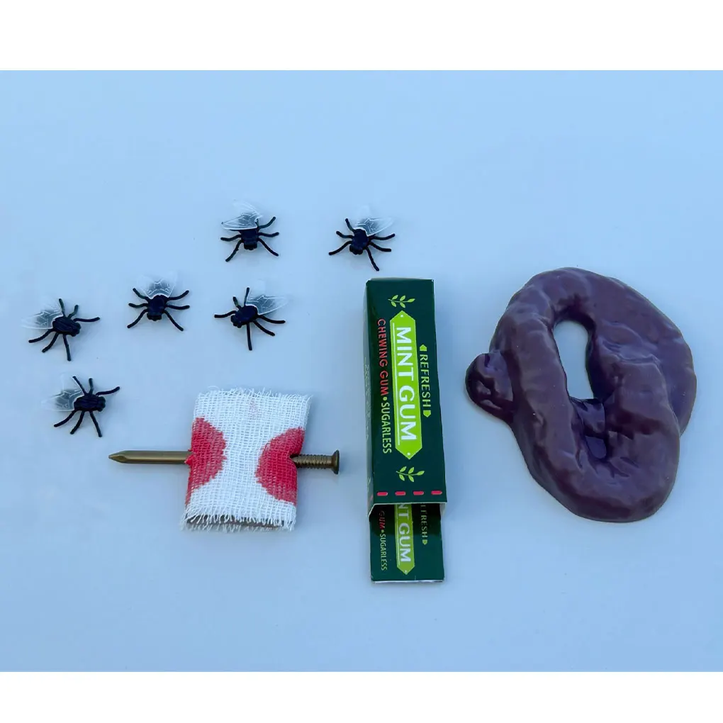 思い出や瞬間、休日、ハロウィーンのいたずらセットを作るためのおもちゃのいたずら用品キット