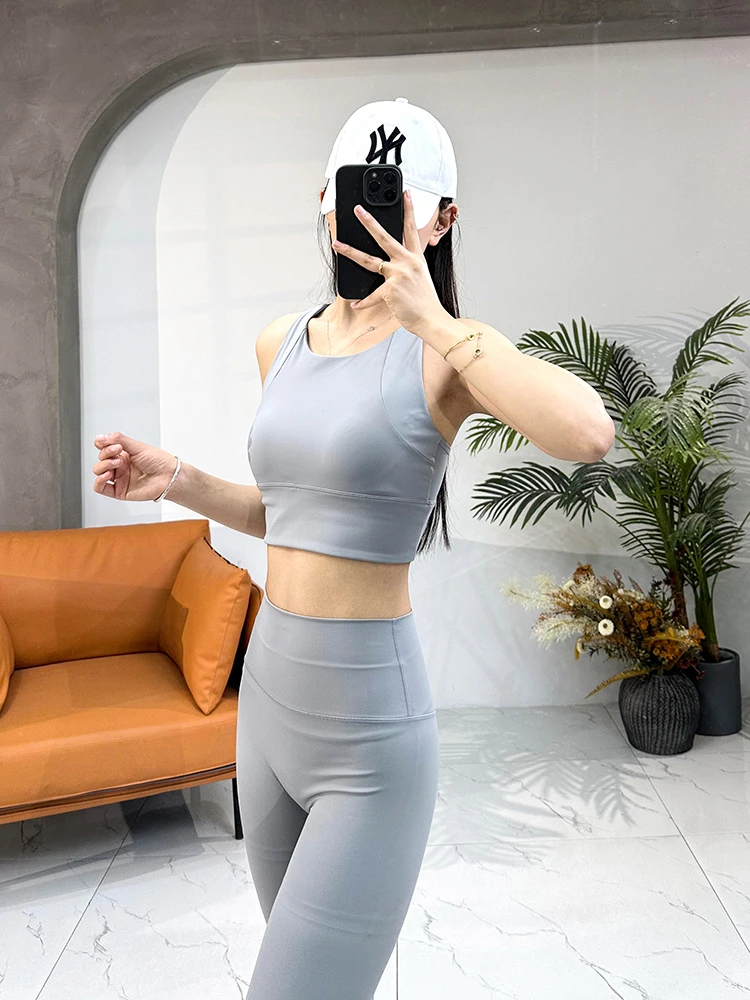 Set Pantaloni Yoga Anti-Cedimento per Fitness e Corsa, Canotta Elastica e Pantaloni da Donna in Nylon Spandex, Collezione Estate 2024