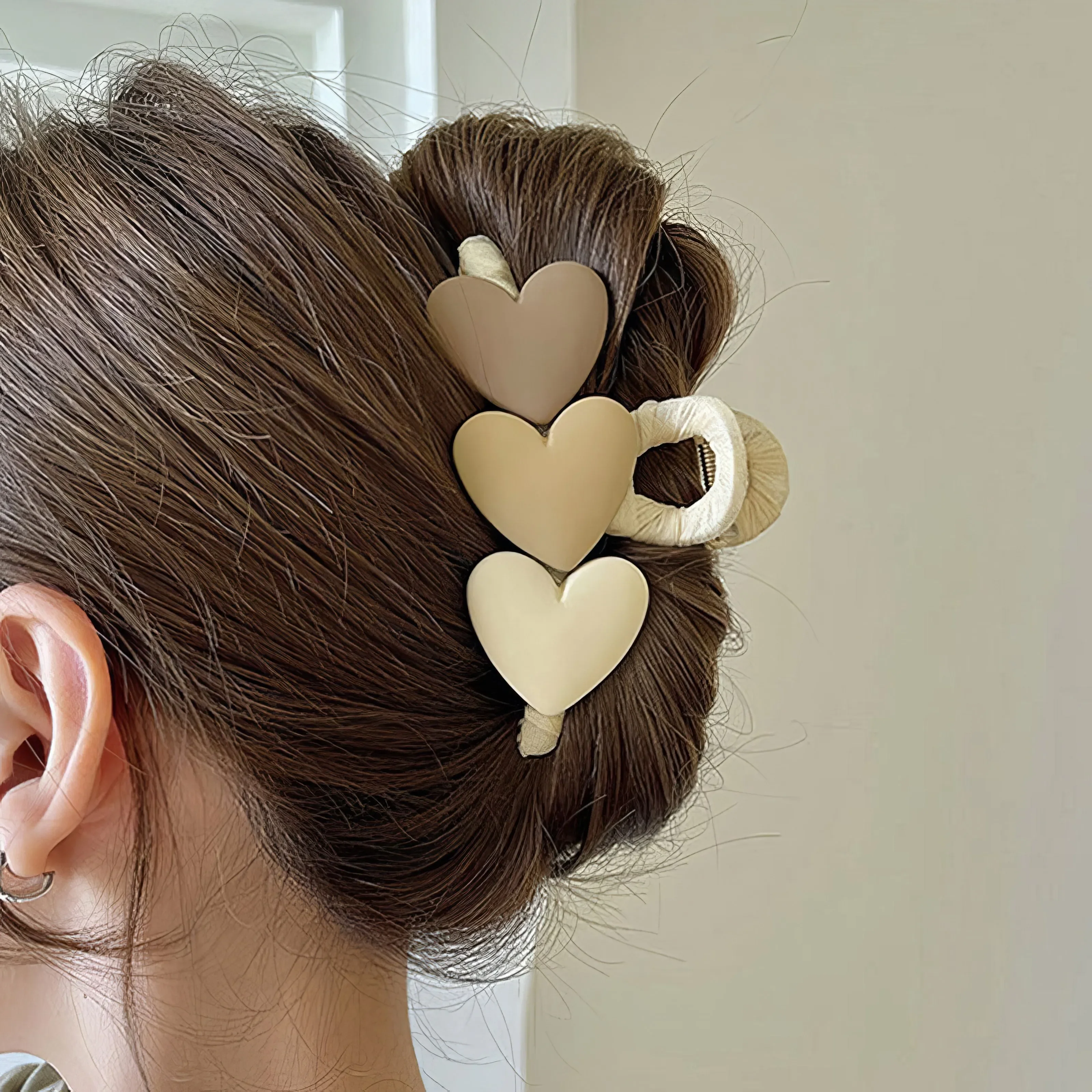 1 Sweetheart Shaped Hair Clip in Khaki White, Suitable for Daily Casual Wear, Suitable for Hairstyle Matching, Beach Accessories - Detail 1
