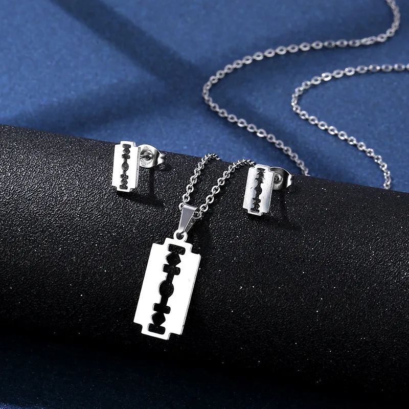 2021 New Fashion Street Hip-Hop Rock Jewerly Men Women Stainless Steel Flame Quenched Razor Blade Pendant Necklaces Punk Jewelry