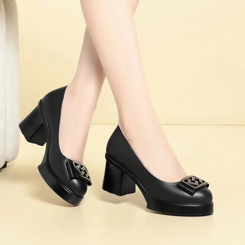 

2025 Comfortable model performance catwalk waterproof platform thick-heeled leather mother single shoes fashionable simple New
