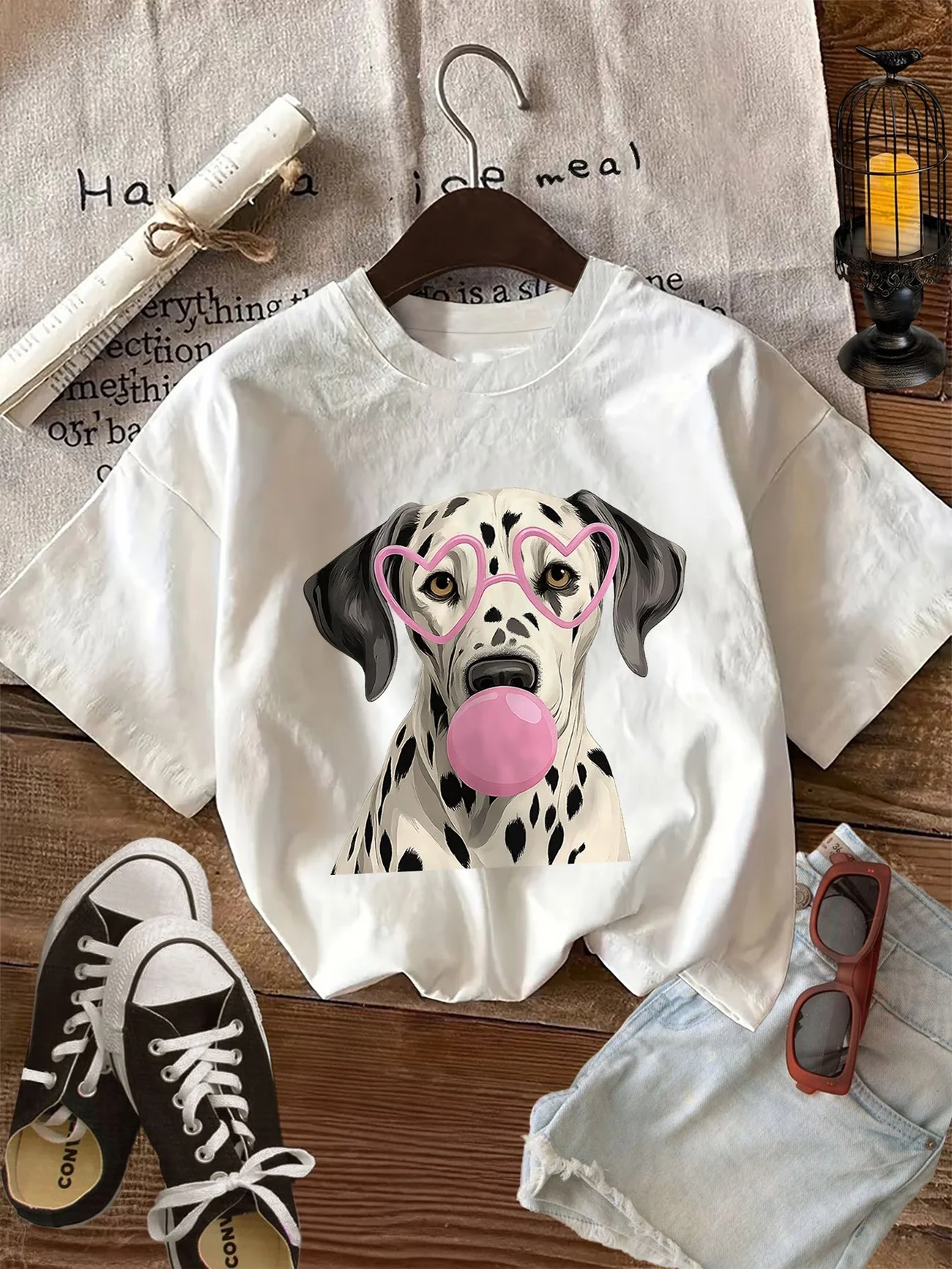 Camiseta divertida con gráfico de perro dalmata, camiseta con bonitos corazones de chicle rosa y gafas, camisetas Harajuku de verano para mujeres y hombres