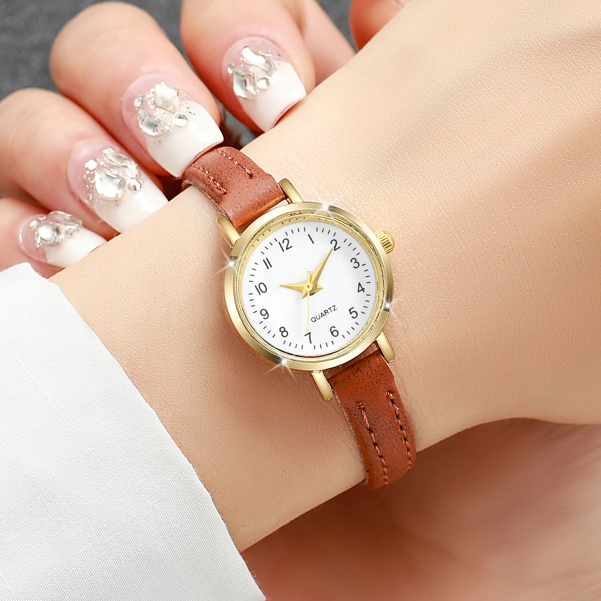 Reloj de cuarzo con correa de cuero para Mujer y niña, cronógrafo pequeño con esfera romana, a la moda, regalo