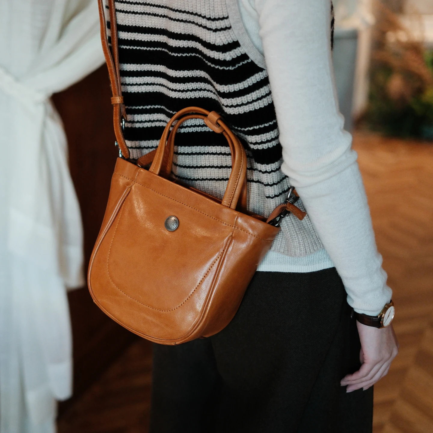 

PNDME fashion casual designer handmade genuine leather women's crossbody bag outdoor daily party luxury cow leather shoulder bag