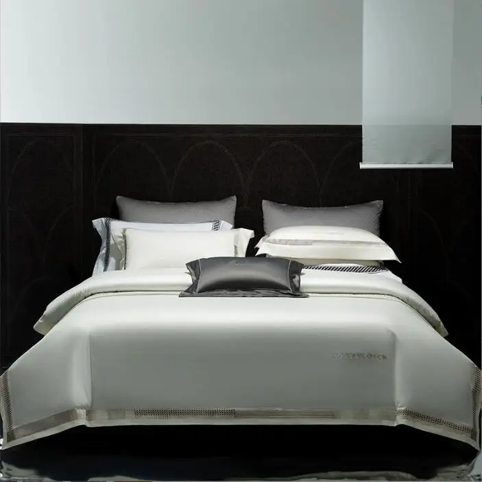 

Элитный комплект постельного белья из 100% длинноволокнистого хлопка (180 нитей) для осени и зимы, 4 предмета, с вышивкой, включая пододеяльник и простыню.