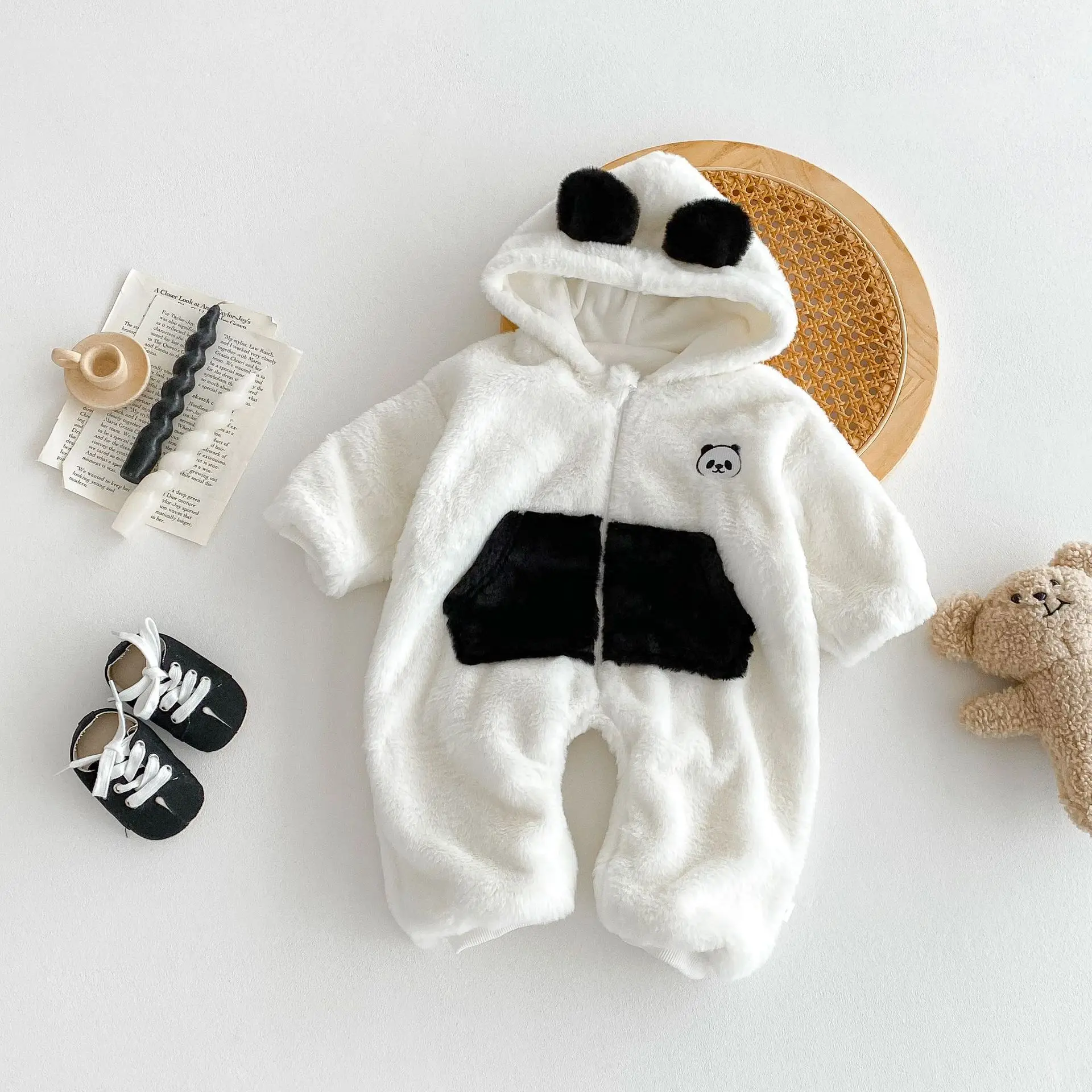 Winter Baby Boys Rompers Long Sleeved Fleece Hooded Infant Boy Jumpsuit Warm Cute Cartoon Panda Thick Newborn Boys Bodysuit