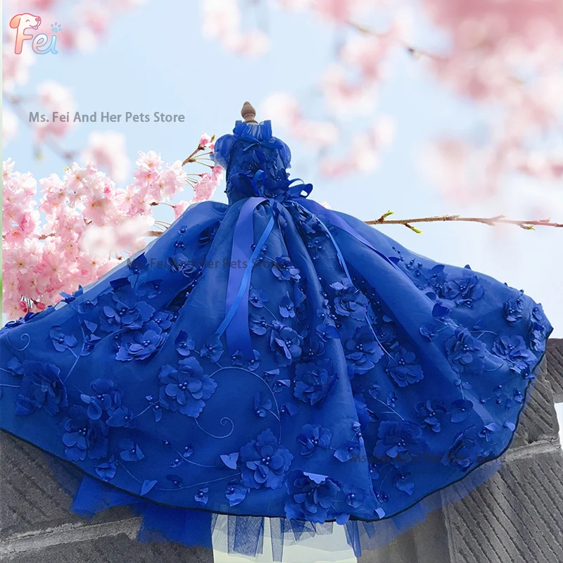 ملابس رائعة للكلاب الأليفة مطرزة فستان زفاف للكلاب مصنوع يدويًا بفيونكة من التول تنورة ملابس للكلاب الصغيرة مناسبة خاصة معطف