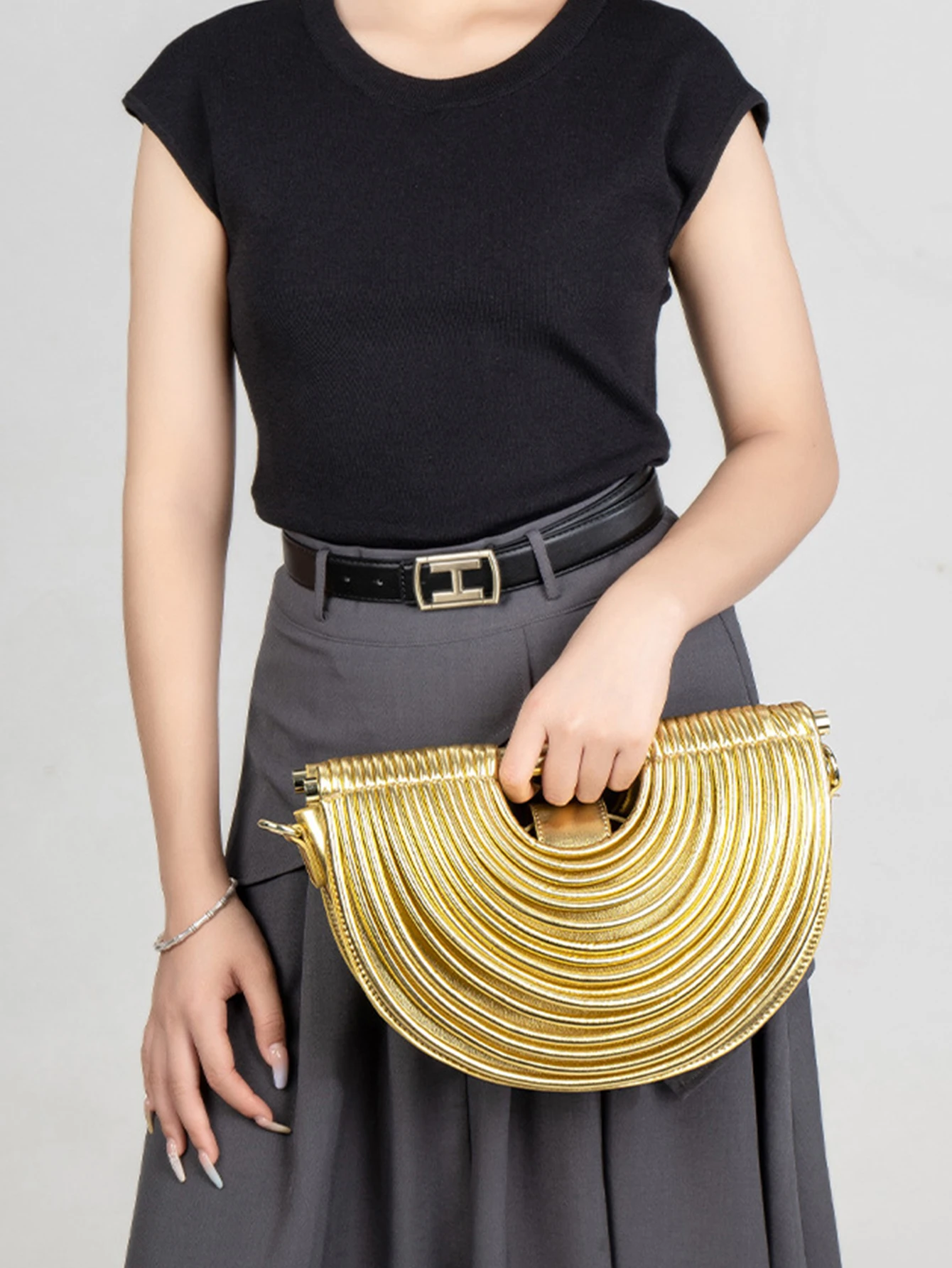 

Women's handbag retro three-dimensional circle handbag, futuristic light luxury banquet personalized high-end crossbody bag