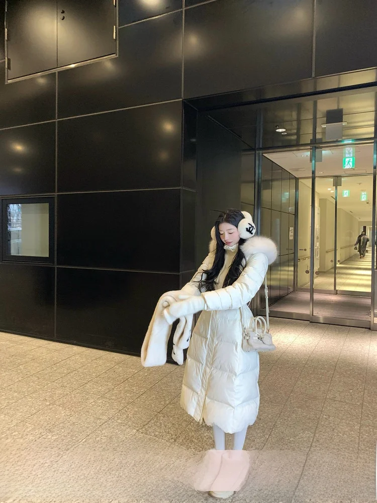 

Зимнее пуховое пальто YOLI Berlin с длинным меховым воротником, женское, приталенное, утепленное, из полиэфирного волокна, белое, с наполнителем из пуха.