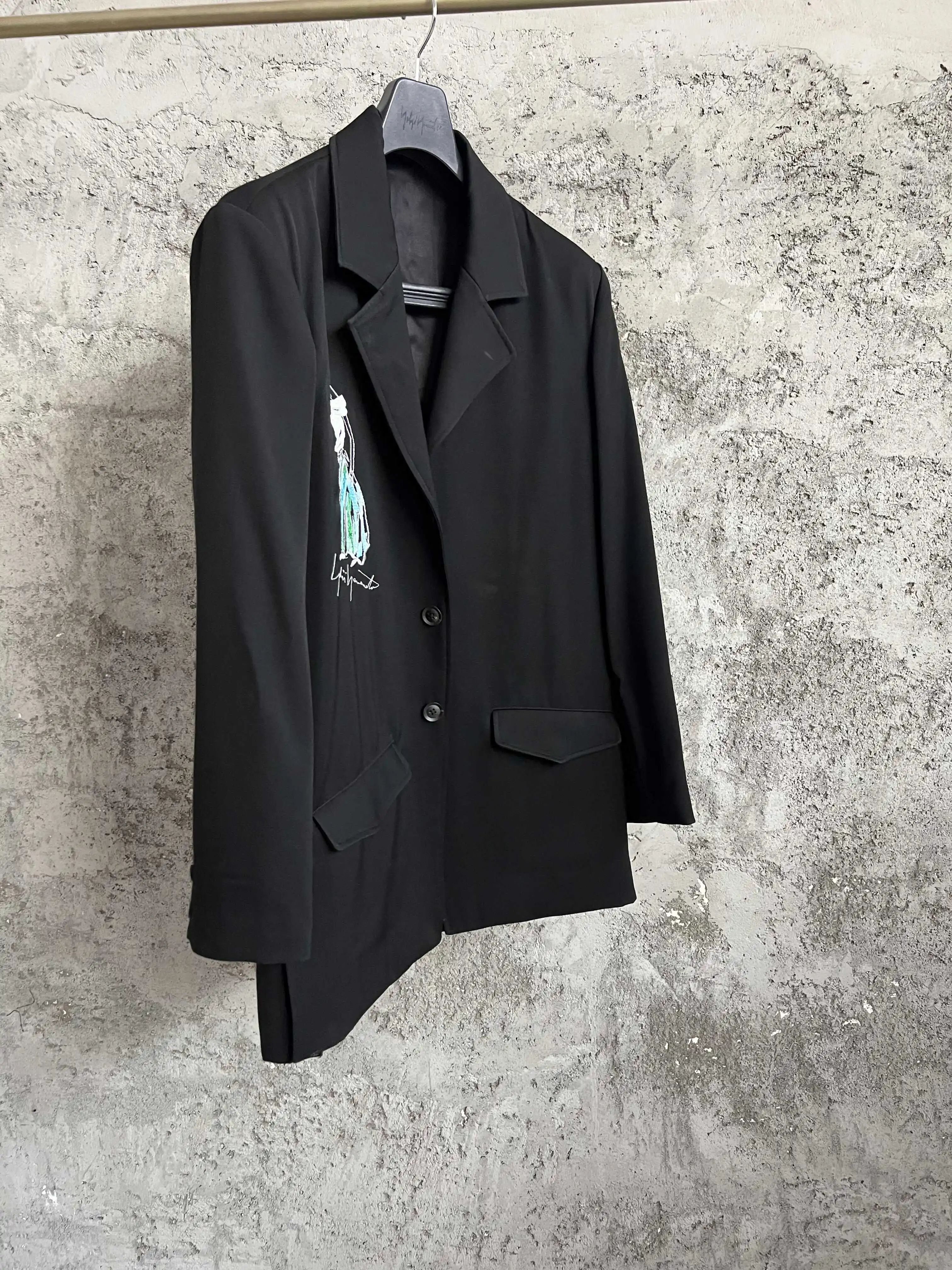 TOP-YAMAMOTO yellow back view, embroidered human figure on the chest, wool jacket, round-neck suit