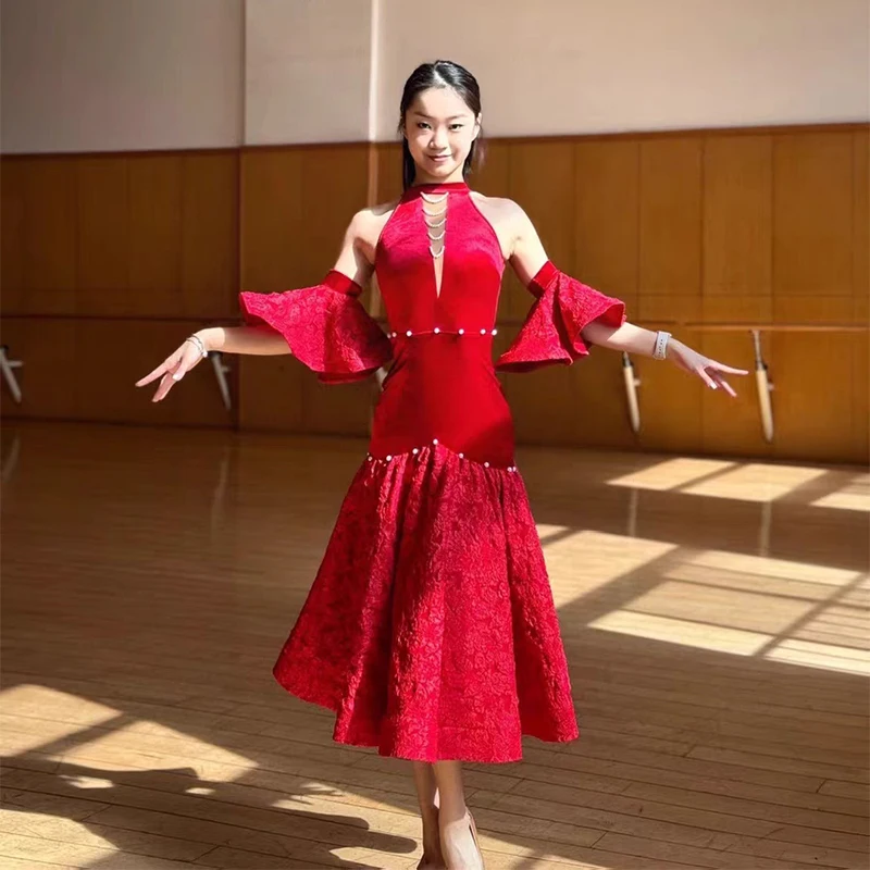 Vestido de baile de salón para mujer, vestido rojo con cuello colgante, terciopelo corto con perlas, vestido de escenario moderno para mujer adulta, DN18465, 2024