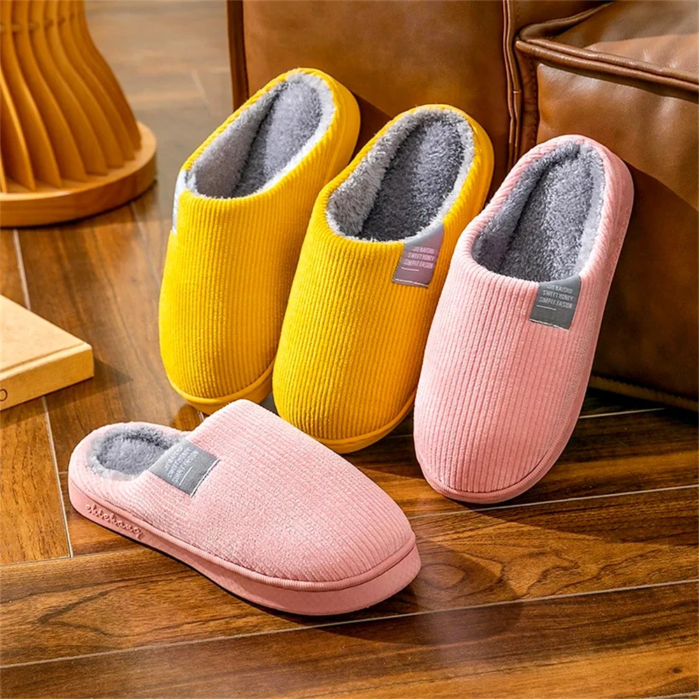 Zapatillas de casa cálidas para hombre y mujer, zapatos de algodón de felpa, antideslizantes y gruesos, suela suave, Invierno