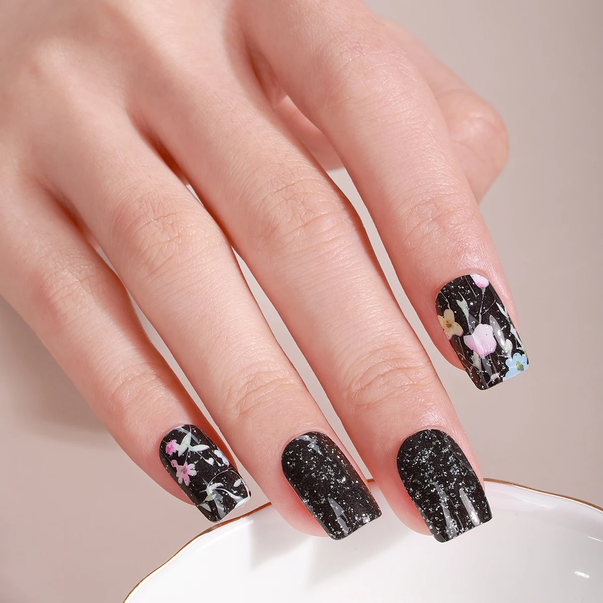 16Tips Full Cover Nail Stickers Black and Pink Flowers Nail Polish Stickers Sparkling Rose Self Adhesive Nail DIY Manicure Decor