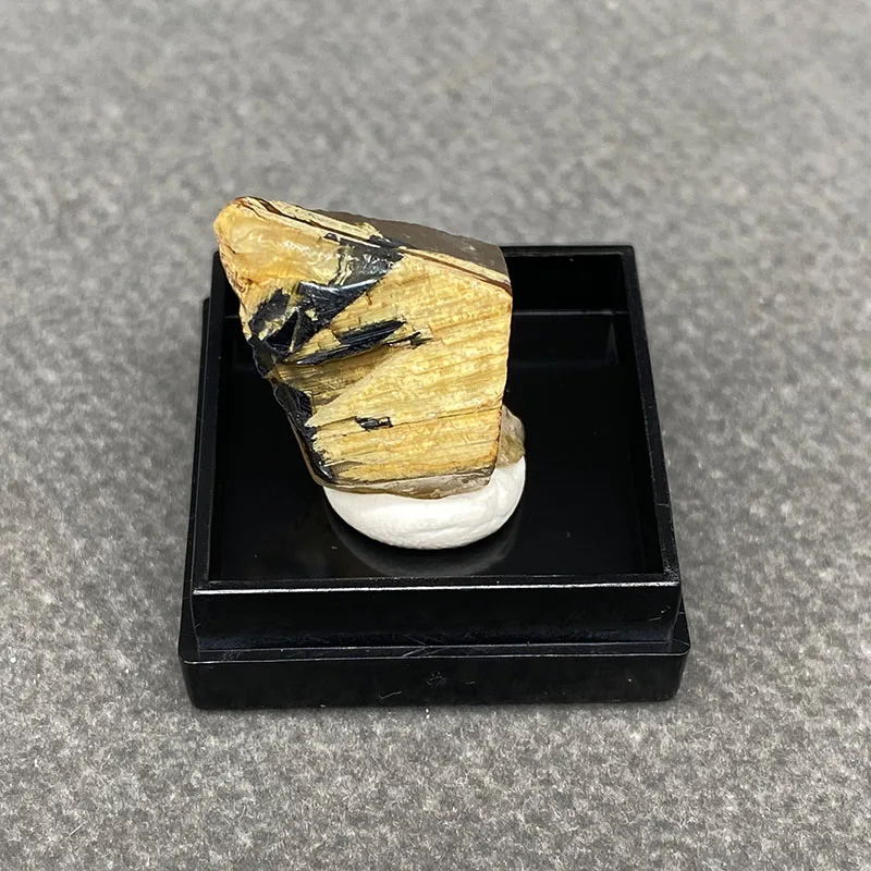 

100% натуральный желтый золотой кристалл для волос, необработанный камень, минеральный образец, целебный кристалл, коллекция драгоценных камней + размер коробки: 27*27*25 мм