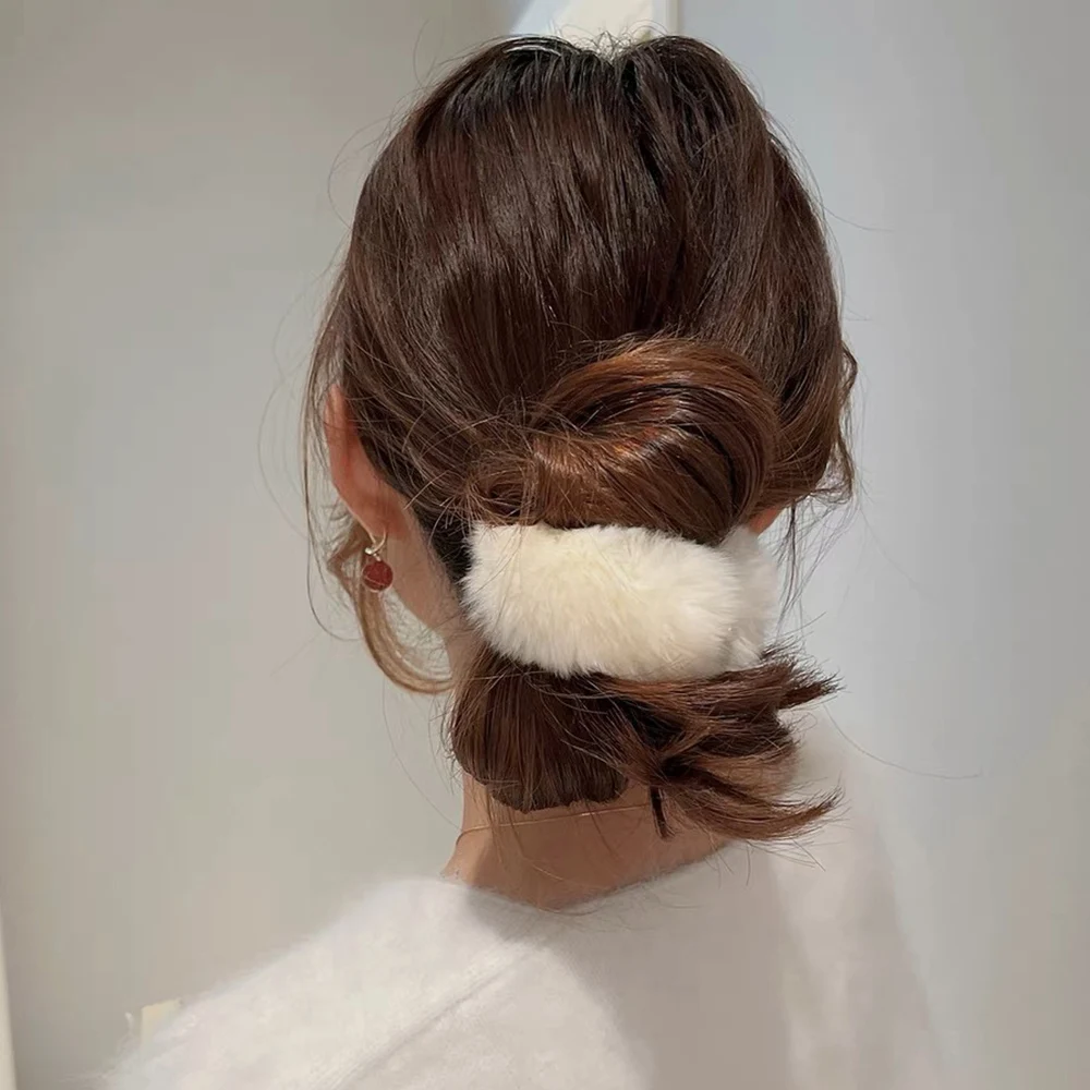 Winter Faux Fur Hair Clips Elegant Acrylic Twisted Hairpins Plush Hair Clip Barrette Headwear for Women Girls Hair Accessories