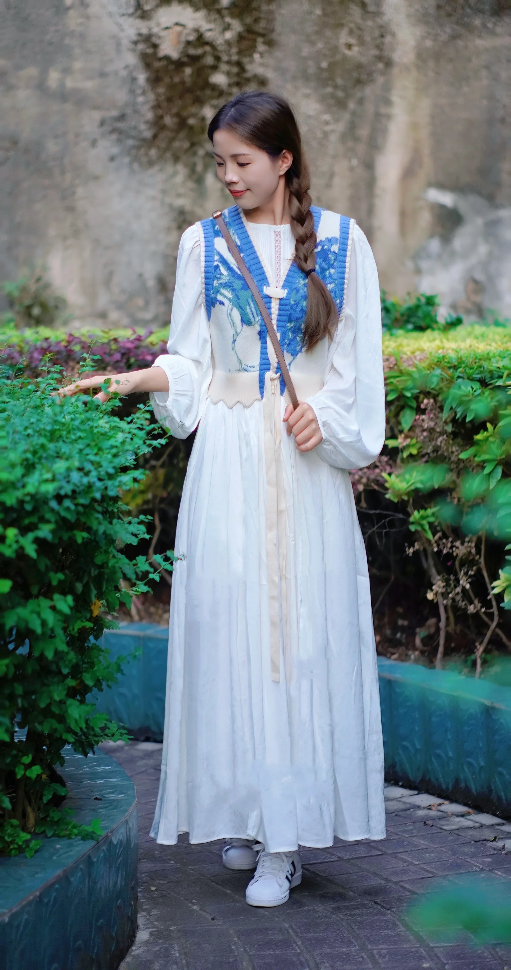 เสื้อกันหนาวลูกไม้ขึ้นเสื้อกั๊กผู้หญิงคอวี Paneled Cropped เสื้อถักวินเทจวรรณกรรมสไตล์ฝรั่งเศสความงามนุ่มทุกวันЖри